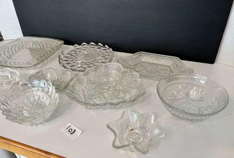 12pc Clear Glass Plates, Bowls and More (Located in Master Bedroom)