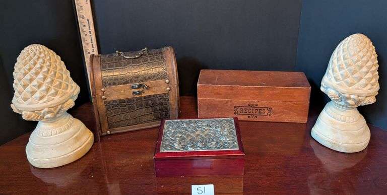 5 pc. Matching Bookends and vintage boxes, some damage on one box(located in ds back bedroom)
