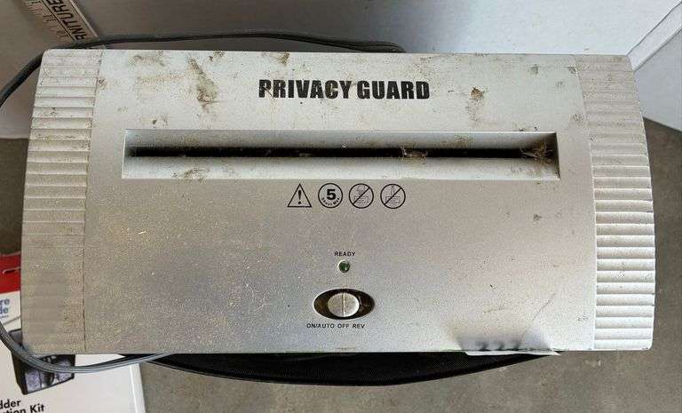 Privacy Guard Shredder with Shredder Protection Kit (Located Garage)