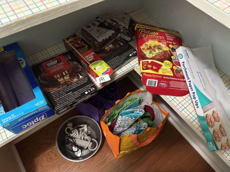 Various pantry items (located in pantry)
