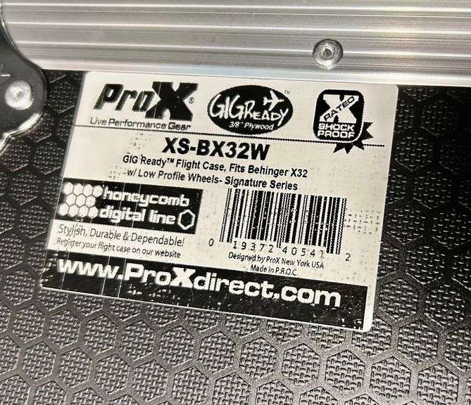 Behringer X32 Sound Mixer with Case (Has Some Issues but Works)