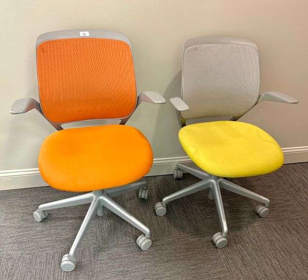 2pc Rolling Office Chairs