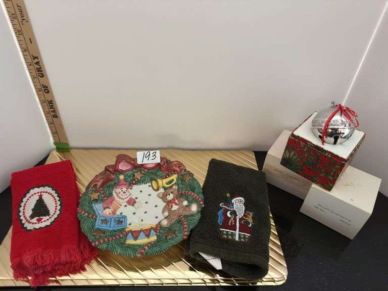 Miscellaneous Christmas items (located in kitchen)