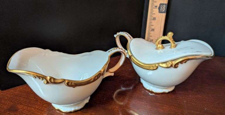 16 pc. Lorenz Hutschenreuther plates, made in Germany, with 3 storage bags(located in dining room)st
