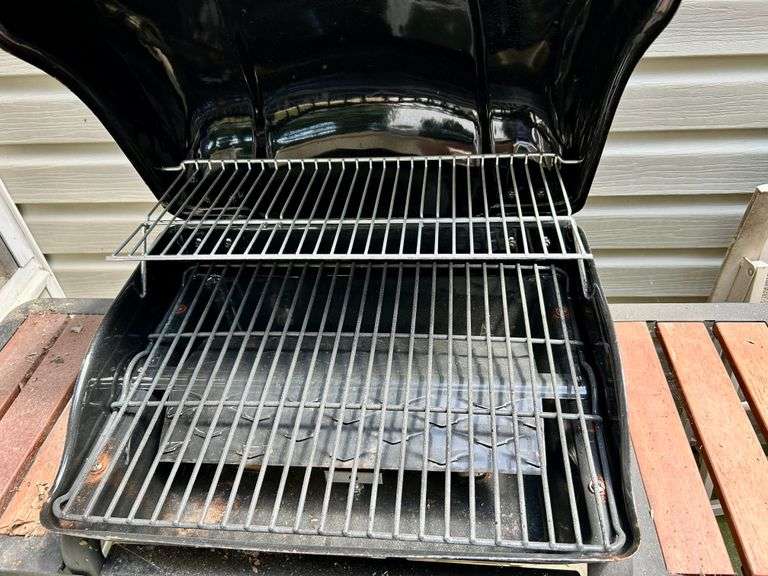 Aussie Grill (Located in Back Yard)