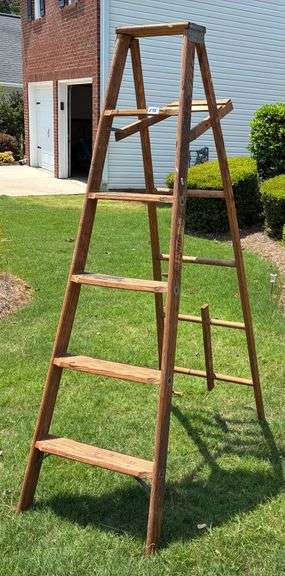 6 ft Wooden Ladder (Located Garage)
