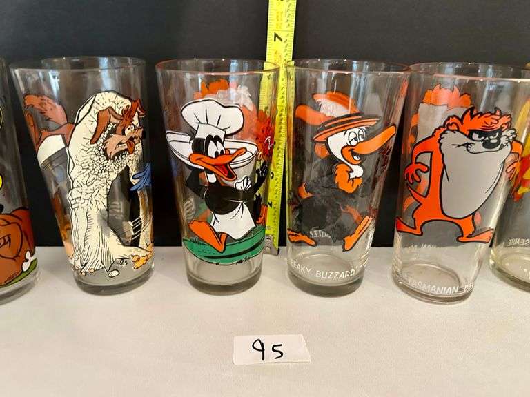 8pc Pepsi Collector Series Warner Bros 1973 Drinking Glasses (Located in Kitchen)