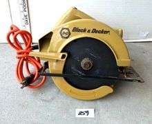Black & Decker 7 1/4” Circular Saw (Located Garage)