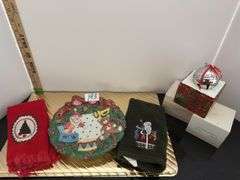 Miscellaneous Christmas items (located in kitchen)