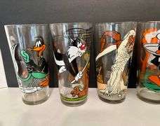 8pc Pepsi Collector Series Warner Bros 1973 Drinking Glasses (Located in Kitchen)