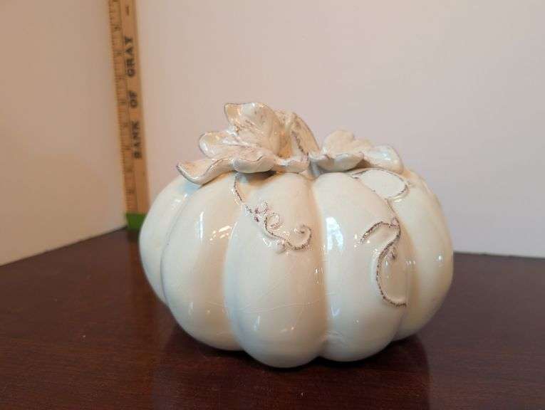 8+ pc. Neutral color decorative table lot, see additional photos (Located in dining room)