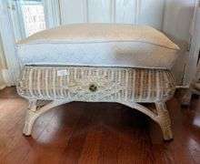 The Championship Wimbledon ottoman, 28"x28"x18"tall,matching lots 24, 25, 334(living room)stain on t