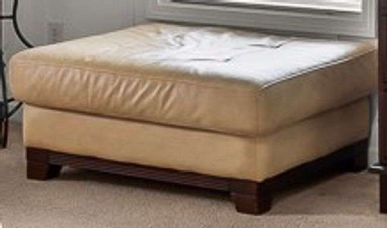 Classic leather Havertys Ottoman