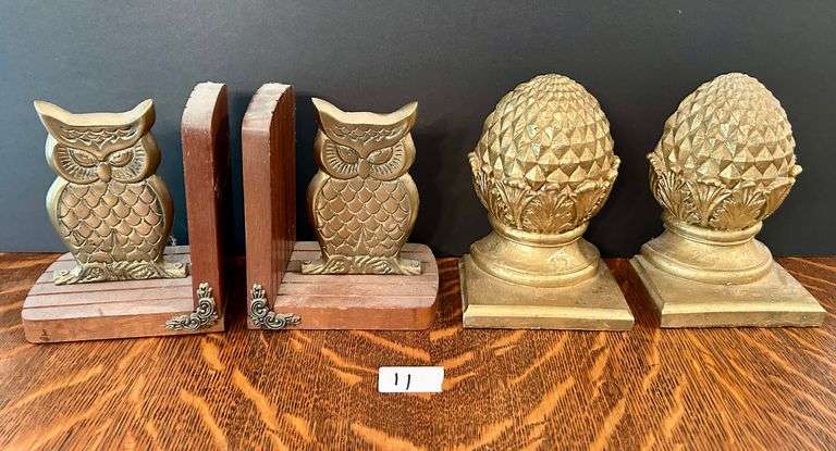 2pc Bookends (Located in Living Room)