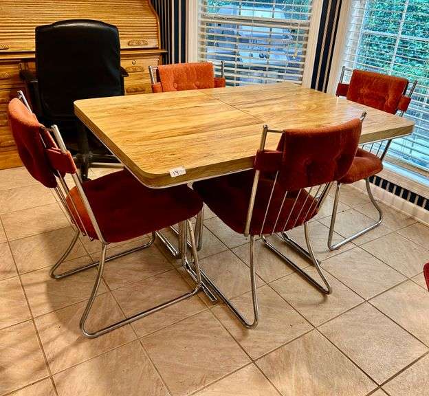 Kitchen Table with 4 Chairs 29”x49 1/4”x34 1/4”(Located in Kitchen)