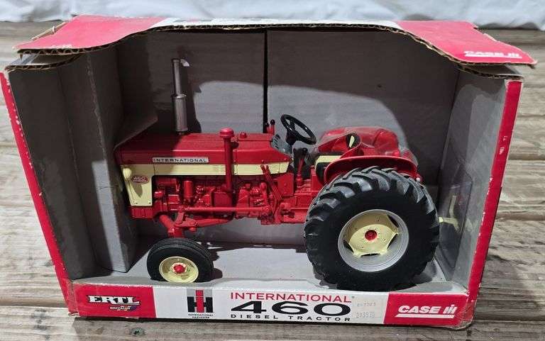 ERTL collector edition International 460 diesel tractor, 1/16 scale diecast metal.