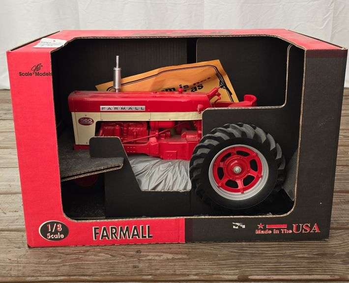 Scale Models McCormick Farmall 560 tractor, made in the USA, 1/8 scale metal, item not intended as a riding toy.