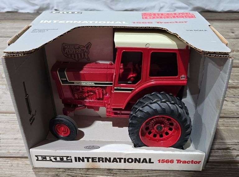 ERTL special edition International 1566 tractor, 1/16 scale diecast metal.