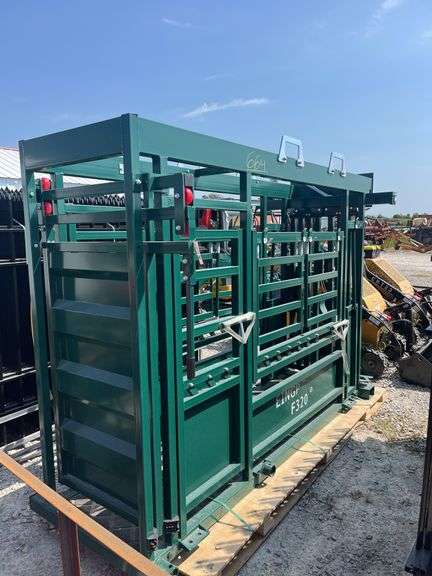 New F320 10'Cattle Work Chute, Side Exit w/Release Lever, Upper/Lower ...