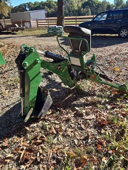 John Deere 260B 3pt Backhoe, seat, hyd. Driven, with 12'' bucket, low use, out riggers