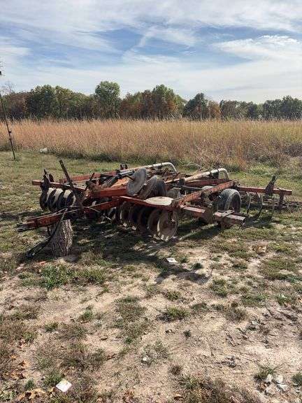 14ft Pull Type Hyd. Disk, Tandem Axle, Newer Tires, Newer Cylinder, was using this fall, now needs a new bearing and shaft on front left side