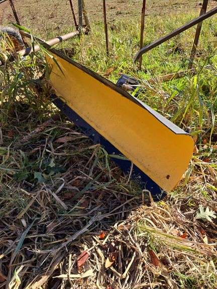 Rapid mount snowplow to mount on ATV/Side By side with front mount bracket