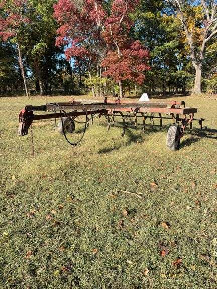 International 55 10 shank chisel plow