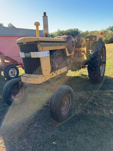 1965 Minneapolis Moline 670 Tractor, 3,447 hours, LP, Wide Front, Goodyear 15.5-38 tires, 540pto, 3pt, quick hitch, s/n- 29901718