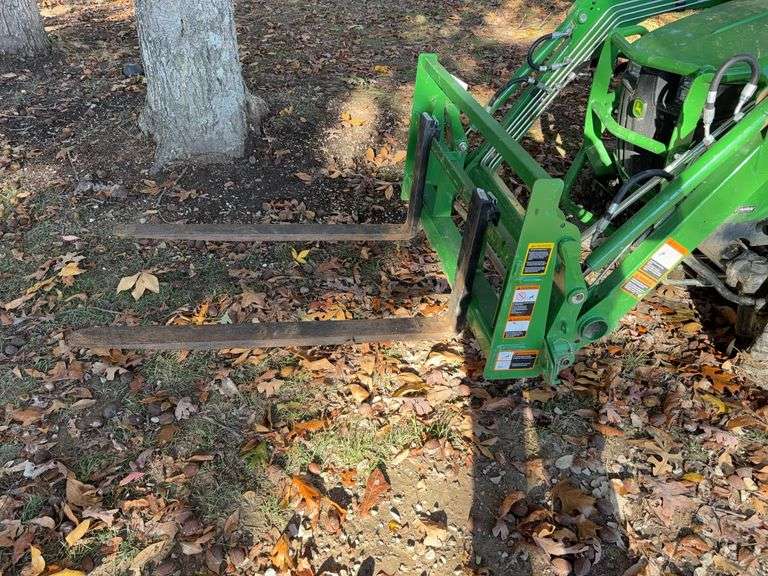 Frontier Pallet Forks, fit the 1025R, s/n- 1XFAP10FCN0025954