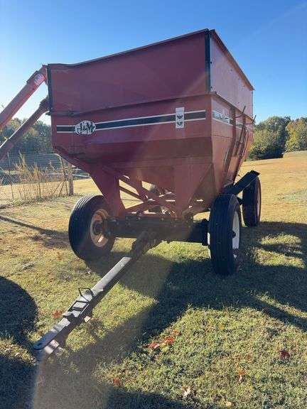 J&M 385 Bushel Gravity Wagon, Good Tires, Extendable Tongue, Left Hand Unload, 13 Ton Running Gear, s/n-30743.