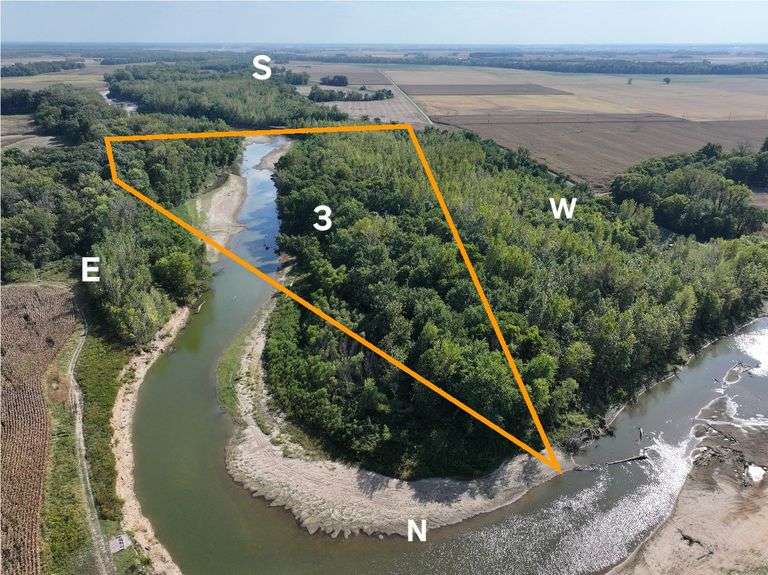 Tract 3: Acres: 40.2 + or – Acres, 9.6 + or – Acres of CRP Annual Payment $2,173 (Tree Program) Tax ID. 94-14-07-300-0027 Located in Sec 7, Willow Hill Township, Jasper County, IL (incredible Whitetail Deer Hunting & the Embarras River running through the property)