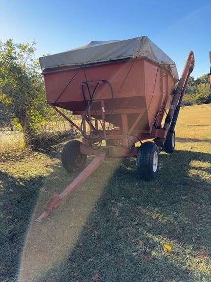 250 Bushel Gravity Wagon with Hyd. J&M Seed Auger, Double compartment, double door