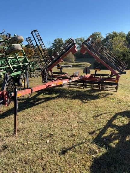 Case IH 28ft Crumbler, single roller,