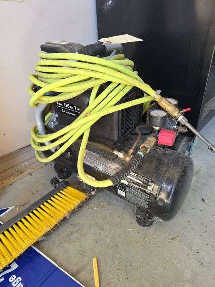 Husky 4 gallon air compressor 1HP