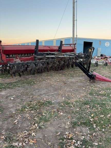 Case International 5400 Wheat Drill, 20ft, with Yetter no-till coulters caddy, pull type, or 3pt, tandem axle, with markers.