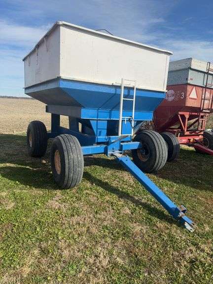 DMI Left Hand Unload 250 Bushel Gravity Wagon