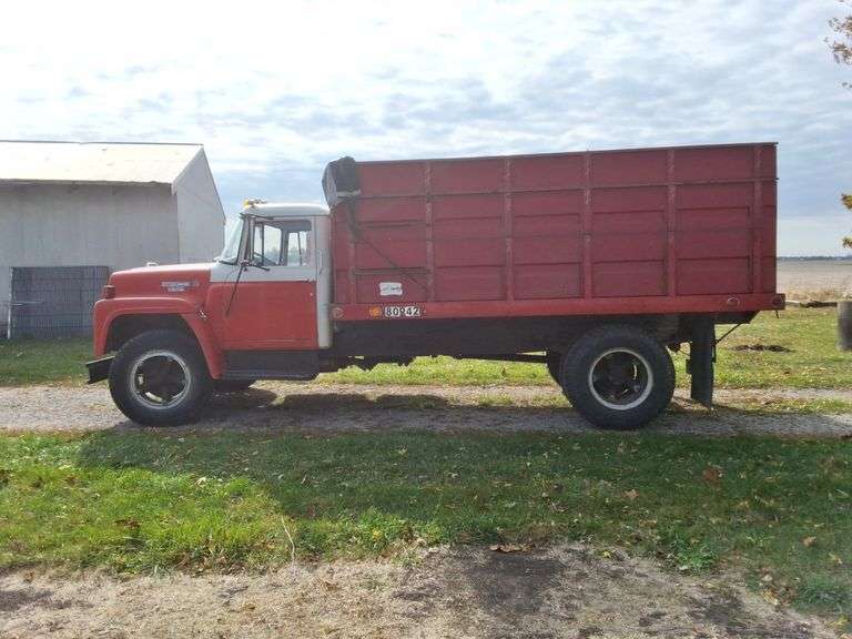1974 International Loadstar 1600 Grain Truck, Single Axle, 14ft Bed, Wood Floor, Tarp, with rear end gate, 4 speed, 48,195 miles, VIN- 10662DCA16656