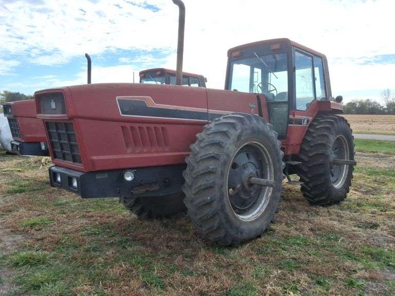 1982 International 6588 2+2 Tractor, shows 336.2 hours (New meter) hours unknown, Firestone 480/80R38 Tires, back left like new, 466 6 Cylinder, 150pto hp, 3 remotes, small 1000pto, s/n- 2830002U009057.