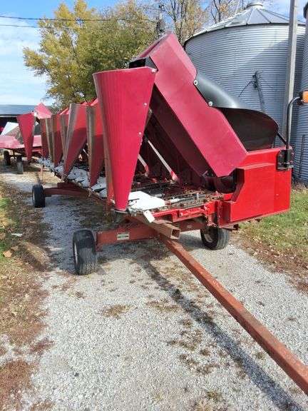 International 1083 Corn Head, 8 Row, 30'', Unverferth HT12 Head Cart