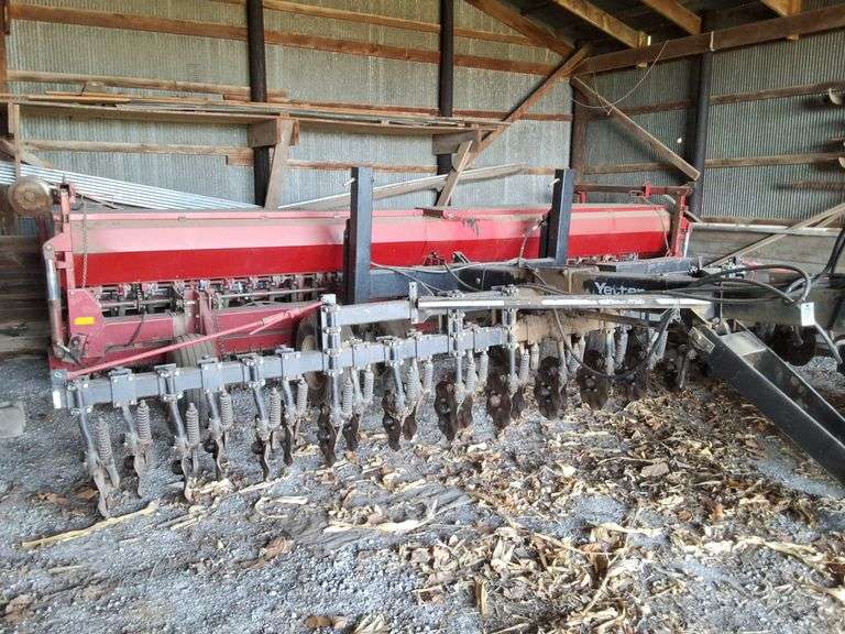 Case International 5400 Wheat Drill, 20ft, with Yetter no-till coulters caddy, pull type, or 3pt, tandem axle, with markers.
