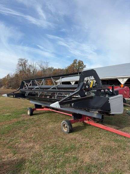 Agco 20ft Auger Platform, with dividers, s/n- 20F-HL-84368 , (Lots 5 (Platform) and 6 (Head Cart) will be bid on together—any bid on either lot extends the time for both, but they are still sold separately)