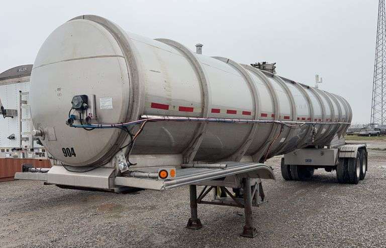 1984 Polar 6500 gallon tanker, with chemical pump and agitation pump, tool box, converted over to pilot hubs, Aluminum Rims, 3'' load, with 20ft 3'' hose, 11R24.5 tires, spring ride, top center lid, with ladder, VIN- 1PMS34120E1006482