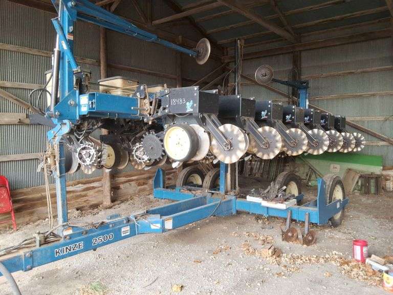 Kinze 2500 8/15 Planter, markers, no-tills, row cleaners on back, metal spike closing wheel, s/n- 901111.