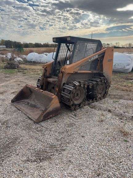 Case 40XT Skid Loader with metal tire tracks, with bucket, front hyd, case controls, 2,872 hours, s/n- JAF0385161