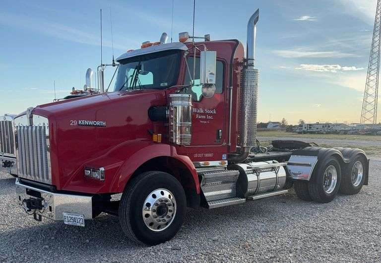 2019 Kenworth T-800 Glider Kit Day Cab Semi, 13 speed, 398,406 miles, has a new odometer, 60 Series Detroit, Has wet kit, Dual Air Breathers, Air Ride Seat, Twin Stacks, 204'' Wheel Base, 11R22.5 steer tires, Eaton Transmission, 295/75R22.5, Power Mirror, Locks, and Windows, Dual 90 Gallon Fuel Tanks, VIN- 1NKDGGGG90R397470