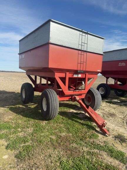 M&W Little Read Wagon, left hand unload, like good tires, 16.5-16