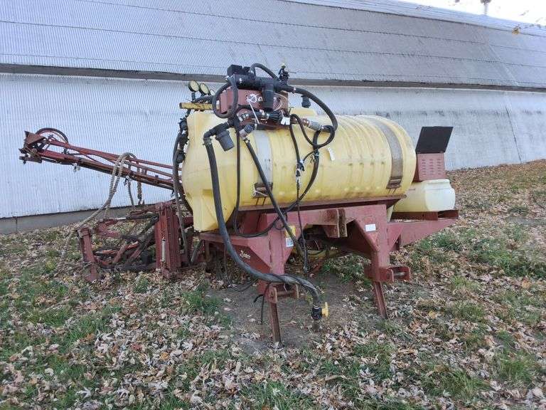 3pt Demco Sprayer, 400 gallons, 60ft booms
