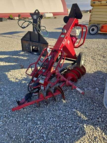 2020 Little Beaver HYD-TB11H Towable Auger with 6”, 8”, 10”, and 12” Bits all like new, condition, Everything works as it should