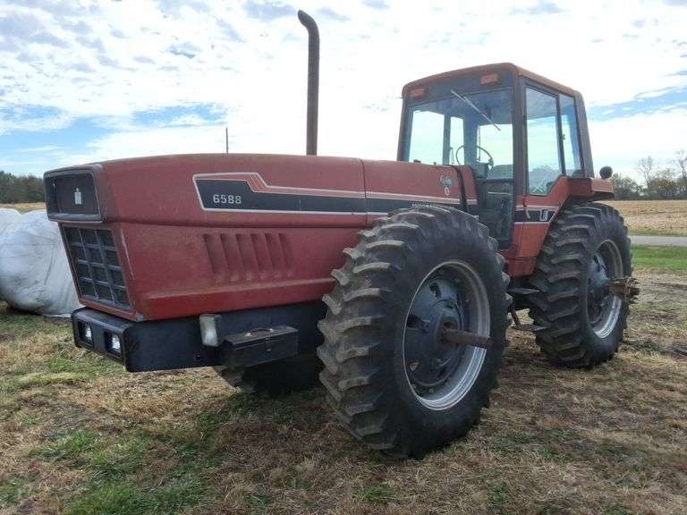 1983 International 6588 2+2 Tractor, 6,518 hours, Matching Firestone 480/80R38 Tires, 3 remotes, 466 6 Cylinder, 150pto hp, small 1000pto, s/n- 2830004U009232