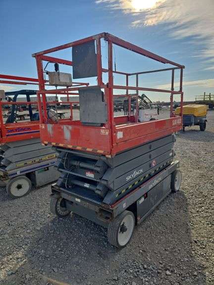 2015 Skyjack SJ4632 Electric Scissor Lift 297.9 Hours,  Everything works as it should, 38ft working height